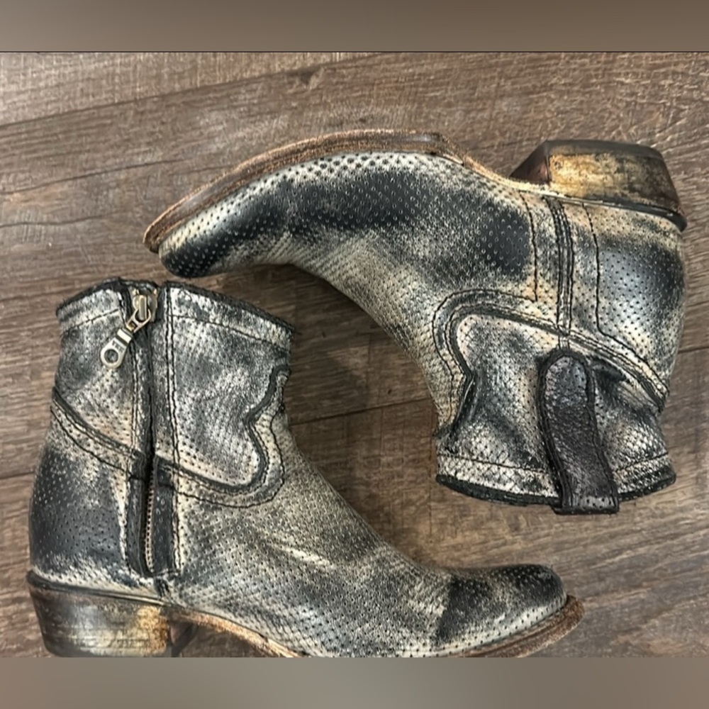Corral Vintage Series Bronze Womens Sz 7M Booties Distressed Leather Ankle Boot